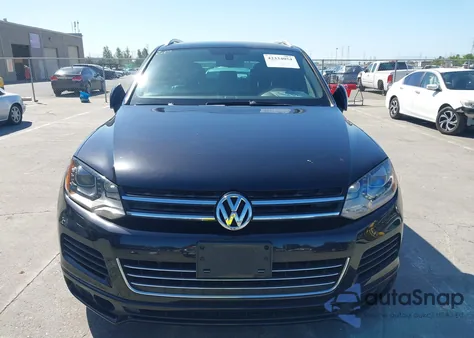 2014 Volkswagen Touareg 3.6L Executive/3.6L Lux/3.6L R-Line/3.6L Sport from USA, damaged, VIN WVGDF9BP5ED002594